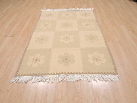 Kilim Beige Flat Woven 42 X 60  Area Rug 100-109383 Image 1