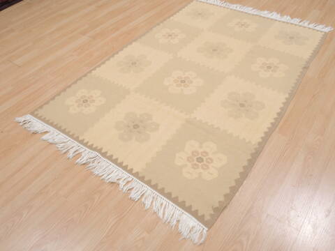 Kilim Beige Flat Woven 42 X 60  Area Rug 100-109383 Image 2