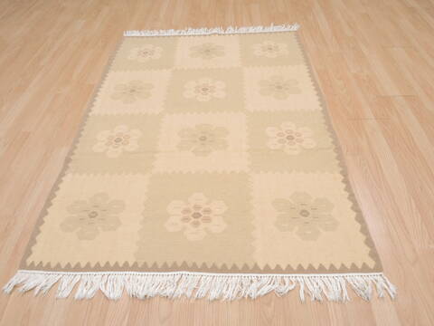 Kilim Beige Flat Woven 42 X 60  Area Rug 100-109383 Image 4