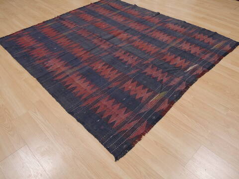 Kilim Red Hand Knotted 59 X 92  Area Rug 100-109451 Image 4