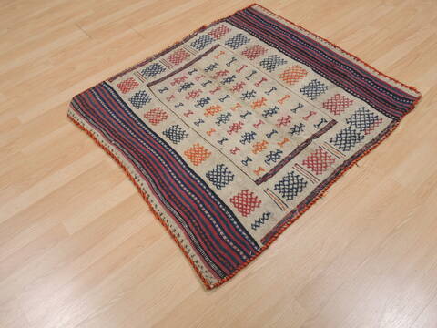 Kilim Red Flat Woven 32 X 37  Area Rug 100-109537 Image 1