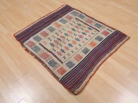 Kilim Red Flat Woven 32 X 37  Area Rug 100-109537 Image 2