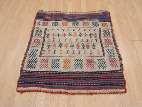 Kilim Red Flat Woven 32 X 37  Area Rug 100-109537 Image 3