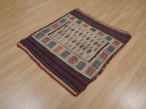 Kilim Red Flat Woven 32 X 37  Area Rug 100-109537 Image 4