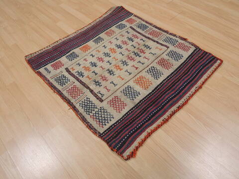 Kilim Red Flat Woven 32 X 37  Area Rug 100-109537 Image 5
