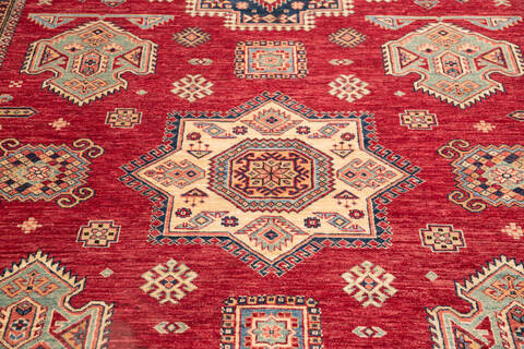 Kazak Red Hand Knotted 76 X 105  Area Rug 700-109669 Image 3