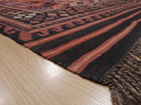 Kilim Red Flat Woven 88 X 135  Area Rug 253-110594 Image 4