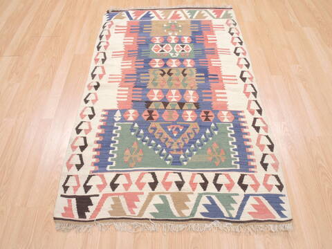 Kilim Beige Flat Woven 31 X 50  Area Rug 100-110649 Image 1