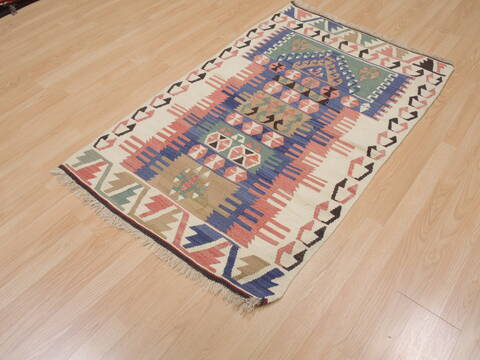 Kilim Beige Flat Woven 31 X 50  Area Rug 100-110649 Image 3
