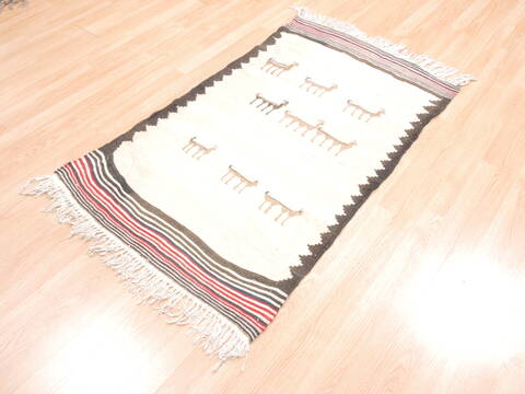 Kilim Beige Flat Woven 28 X 48  Area Rug 100-110891 Image 2