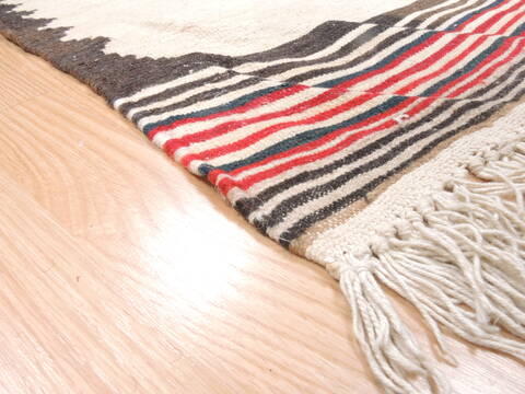 Kilim Beige Flat Woven 28 X 48  Area Rug 100-110891 Image 5