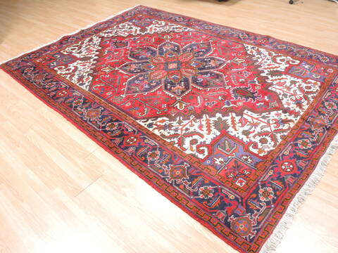 Heriz Red Hand Knotted 70 X 100  Area Rug 100-111992 Image 2