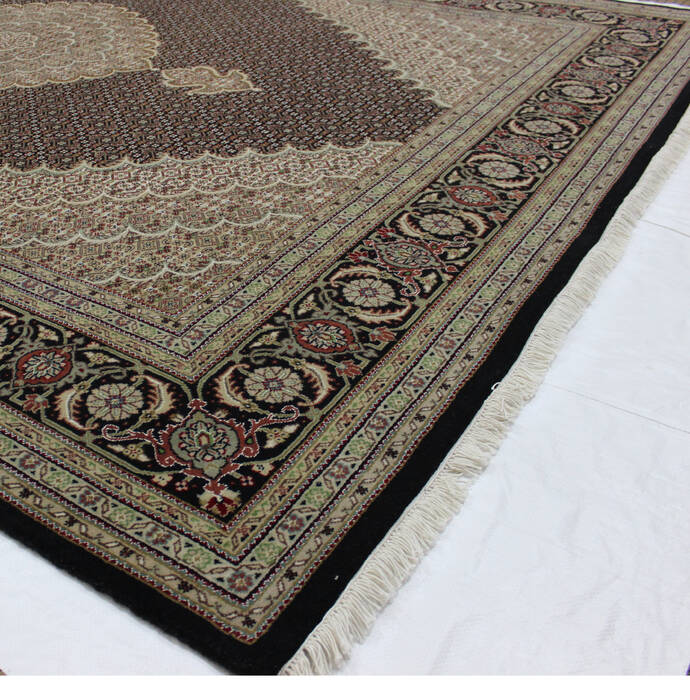 Mahi Black Hand Knotted 84 X 115  Area Rug 902-112028 Image 1