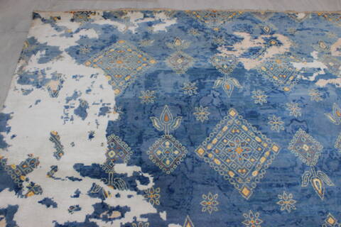 Modern Blue Hand Knotted 90 X 124  Area Rug 905-112233 Image 4