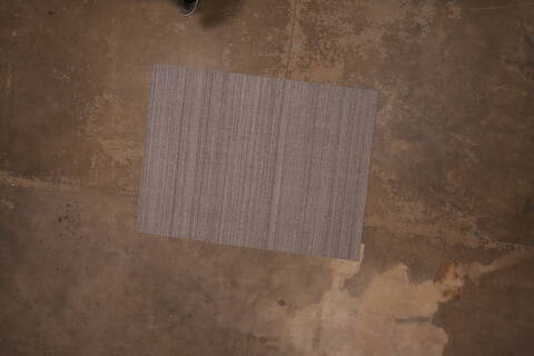 Modern-Contemporary Grey Hand Loomed 51 X 61  Area Rug 301-135804 Image 6