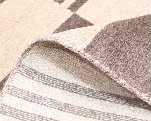 Modern Beige Hand Knotted 40 X 510  Area Rug 904-135968 Image 5