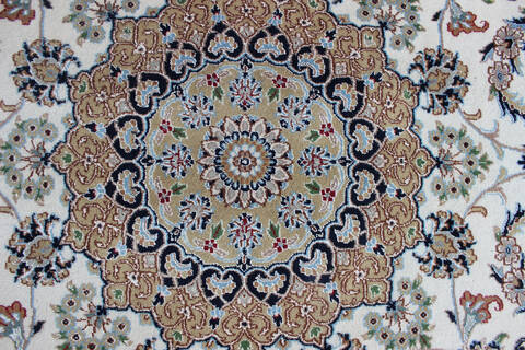 Nain Beige Hand Knotted 66 X 99  Area Rug 902-136761 Image 3