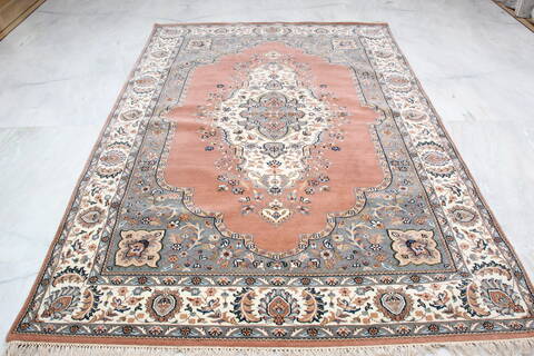 Mahi White Hand Knotted 61 X 91  Area Rug 905-137316 Image 1