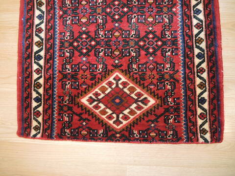 Hamedan Red Runner Hand Knotted 26 X 90  Area Rug 100-137392 Image 3