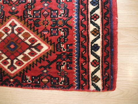 Hamedan Red Runner Hand Knotted 26 X 90  Area Rug 100-137392 Image 4