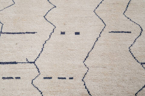 Moroccan White Hand Knotted 64 X 100  Area Rug 700-143457 Image 3