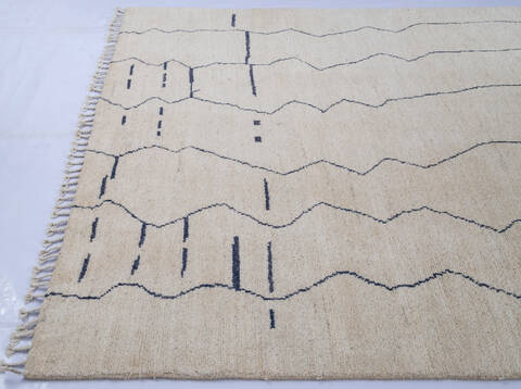 Moroccan White Hand Knotted 64 X 100  Area Rug 700-143457 Image 6
