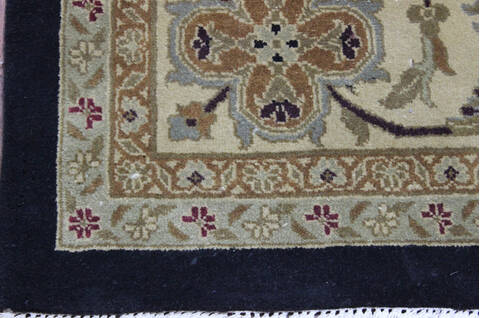 Kashan Multicolor Hand Knotted 80 X 100  Area Rug 902-145268 Image 4