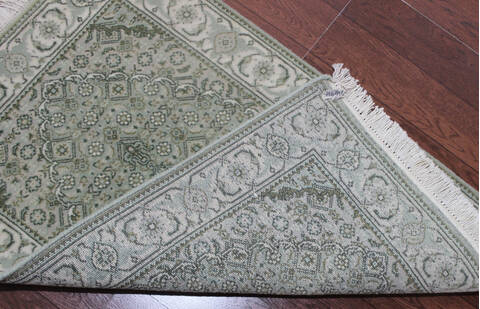 Mahi Grey Hand Knotted 20 X 30  Area Rug 902-145414 Image 1