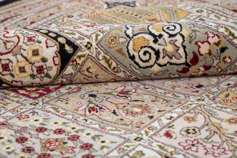 Pak-Persian Black Hand Knotted 81 X 100  Area Rug 700-147110 Image 5
