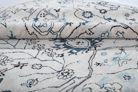 Chobi Grey Hand Knotted 85 X 100  Area Rug 700-147427 Image 6