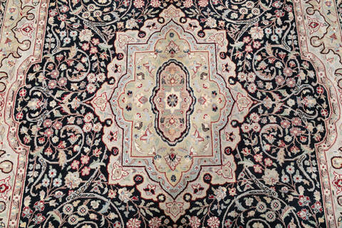 Pak-Persian Black Hand Knotted 90 X 120  Area Rug 700-147456 Image 5