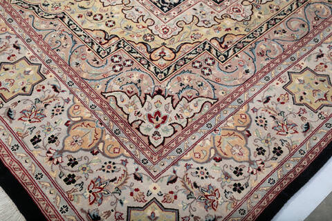 Pak-Persian Black Hand Knotted 90 X 120  Area Rug 700-147456 Image 6