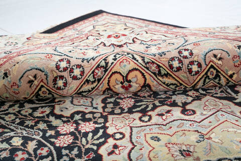 Pak-Persian Black Hand Knotted 90 X 120  Area Rug 700-147456 Image 7