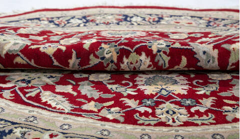 Pak-Persian Red Round Hand Knotted 50 X 50  Area Rug 700-147467 Image 5