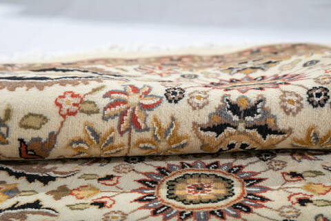 Pak-Persian Beige Round Hand Knotted 50 X 50  Area Rug 700-147469 Image 5