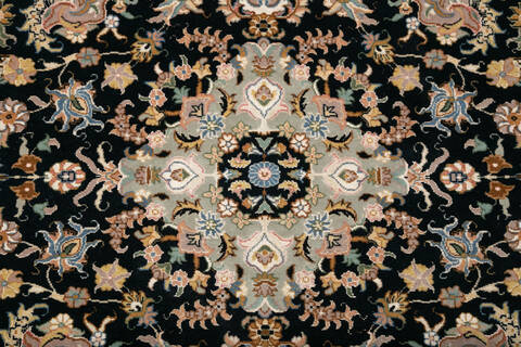 Pak-Persian Black Round Hand Knotted 50 X 50  Area Rug 700-147470 Image 4