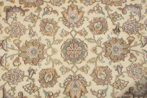 Pak-Persian Beige Round Hand Knotted 51 X 51  Area Rug 700-147471 Image 4
