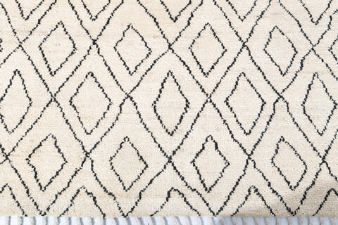 Moroccan White Hand Knotted 67 X 95  Area Rug 700-147481 Image 4