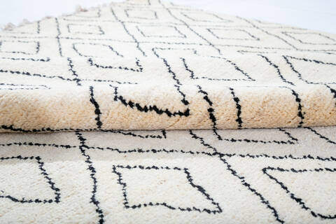 Moroccan White Hand Knotted 67 X 95  Area Rug 700-147481 Image 6