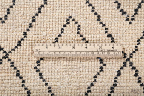 Moroccan White Hand Knotted 67 X 95  Area Rug 700-147481 Image 7