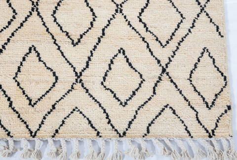 Moroccan White Hand Knotted 58 X 80  Area Rug 700-147482 Image 5
