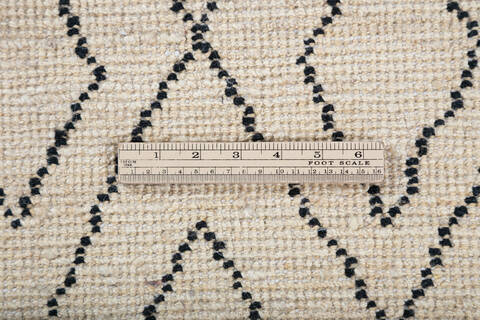 Moroccan White Hand Knotted 58 X 80  Area Rug 700-147482 Image 7