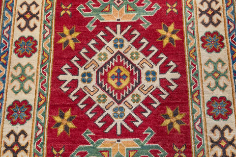 Kazak Red Hand Knotted 28 X 43  Area Rug 700-148178 Image 3