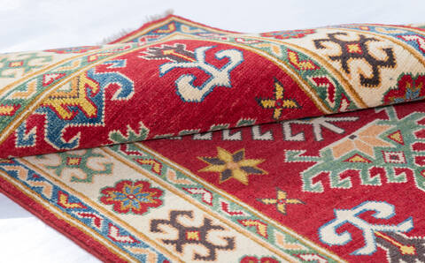 Kazak Red Hand Knotted 28 X 43  Area Rug 700-148178 Image 5