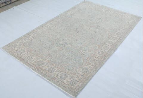 Chobi Light Gray Hand Knotted 40 X 66  Area Rug 700-148222 Image 3
