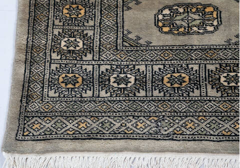 Bokhara Light Gray Hand Knotted 42 X 58  Area Rug 700-148242 Image 4