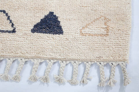 Moroccan Beige Hand Knotted 52 X 82  Area Rug 700-148313 Image 3