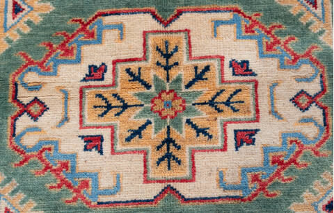 Kazak Green Hand Knotted 34 X 410  Area Rug 700-148343 Image 3