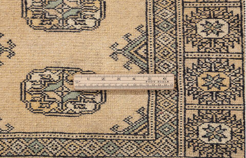 Bokhara Beige Hand Knotted 42 X 69  Area Rug 700-155572 Image 6