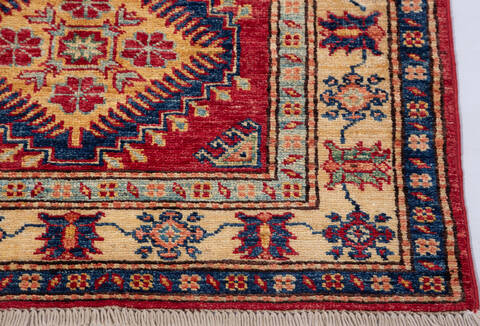 Kazak Red Hand Knotted 29 X 40  Area Rug 700-155683 Image 4